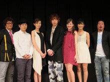 映画「ハイザイ～神さまの言うとおり～」舞台挨拶に登場した、笑い飯・西田、落合モトキ、ともさかりえ、ラッキーカラーズ（ALISA MIINA）、スネオヘアー。