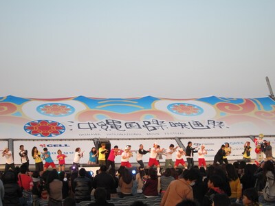 「第4回沖縄国際映画祭」にて行われた「パワープリン+ピラメキーノ」イベント。TBSとテレビ東京の若手芸人タッグが実現。