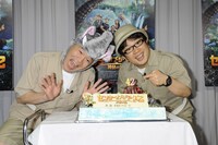 3Dアトラクション映画「センター・オブ・ジ・アース２　神秘の島」の公開を記念した「親子試写会イベント」に応援隊長として登場したキャイ～ン。