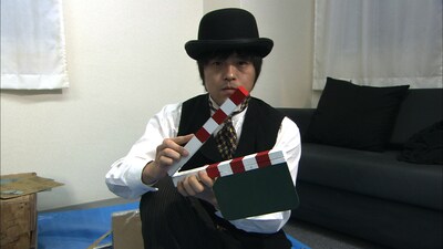 「バカリズム THE MOVIE」制作ドキュメント総集編の一場面。第5回放送で「カチンコ」の制作が大詰めを迎えた。