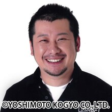 ウェブコンテンツ「新しい明日へのおとぎ話『大人の幸福ヘッドスパ』」で、物語の朗読を担当するケンドーコバヤシ。