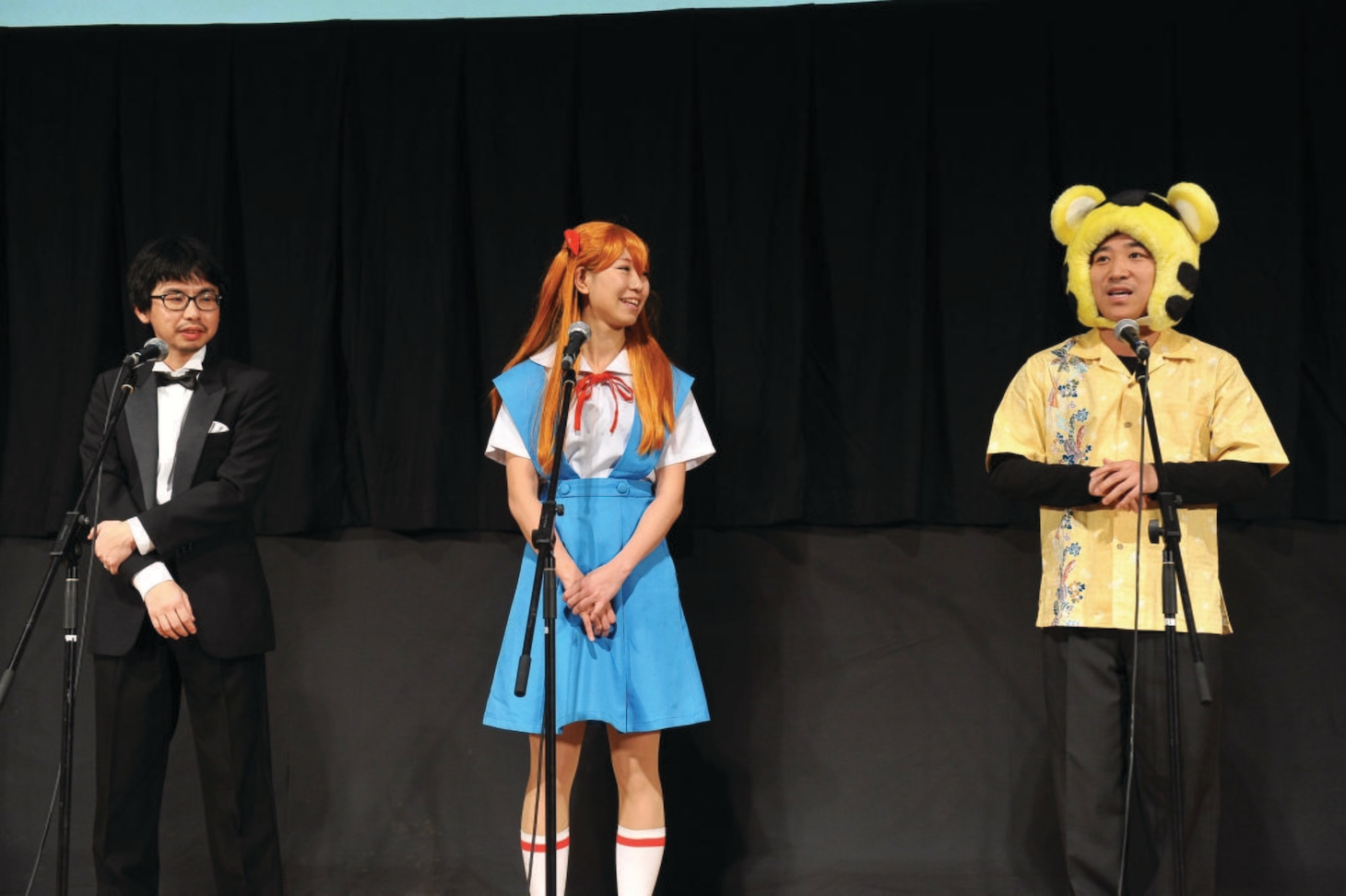 有本洋監督、桜 稲垣早希、月亭八光。