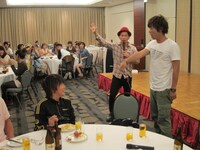 参加者最年少の少年は、当初パンサー尾形を気にっていたが、ジャンポケ太田に心変わり。