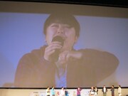 即興ソングを歌った黒沢。