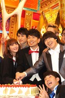 新番組「みんなのアメカン」にレギュラー出演する佐々木希、雨上がり決死隊ら。