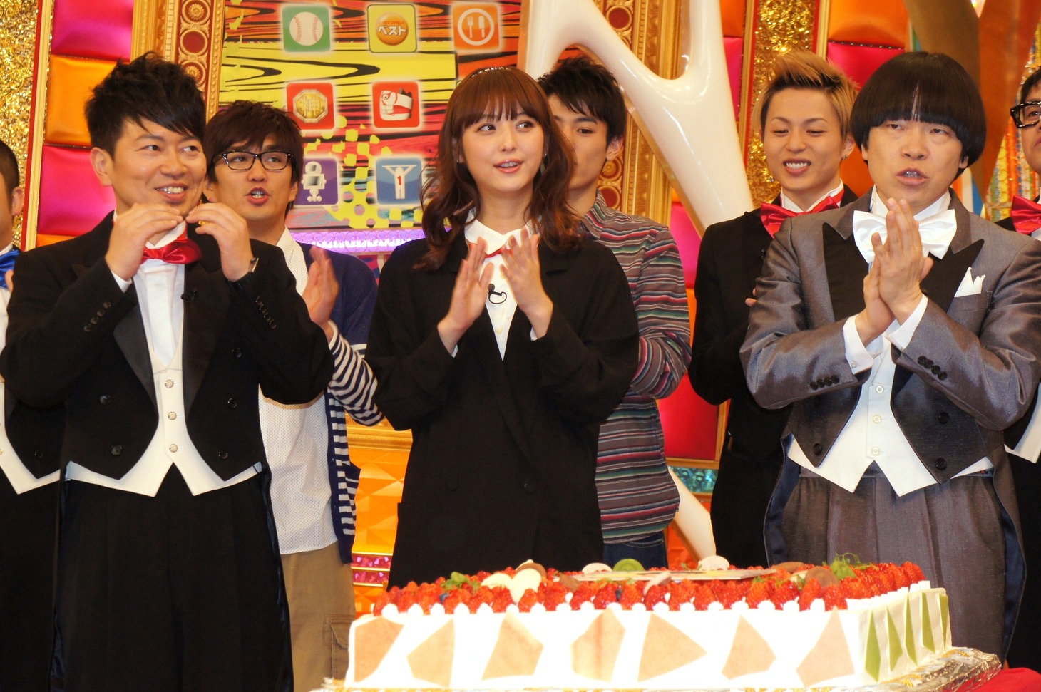 囲み取材会の一場面。