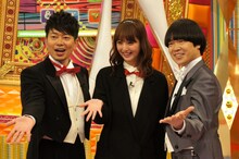 雨上がり決死隊と佐々木希（中央）。