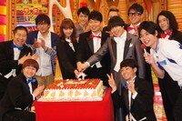 宮迫の誕生日が近いこともあり、スタジオには蛍原の顔が中央にあしらわれた豪華バースデーケーキが到着。宮迫は「身体のケアをしながら頑張りたい」などと語った。