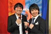 南海キャンディーズ山里(左)とオードリー若林(右)のたりないふたり。(c)日本テレビ