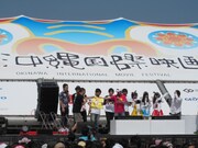 木村は1人だけ「あるあるはやくいいたい」Tシャツを着て出たRGにオフィシャルTシャツを渡していた。