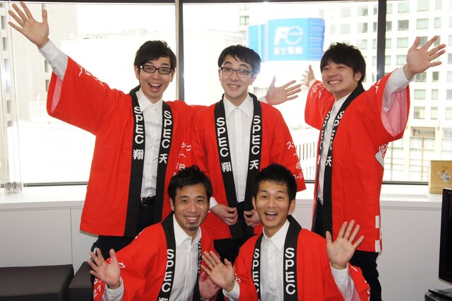 「SPEC」を全力でサポートする夜ふかしの会（前列左より原、三宅、後列左より鬼頭、大重、砂川）。