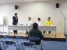 改名＆三陸町移住会見の様子。(c)吉本興業