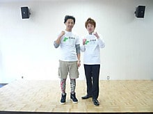 宮城住みます芸人の、スーパーギャルズ改めおくとぱす85。(c)吉本興業