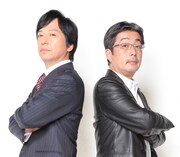 板尾創路と、本物のAV評論家・山本浩司（右）。