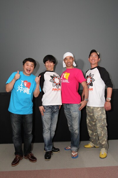 「お笑い芸人と東日本大震災～よしもとあおぞら花月～」に登場した山崎邦正、なだぎ武、ペナルティ・ワッキー、ガレッジセール川田（左から）。