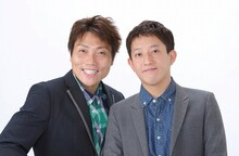 「独占生中継！よしもと芸人史上最大の宴会！ ミナミではしゃがナイト！」MCのサバンナ高橋（右）