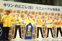 左端の2005年から現在まで、山口智充の軌跡がわかるパネル。