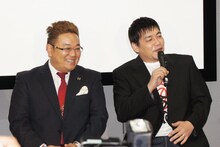 「未来塾応援団長」を務めるサンドウィッチマン。