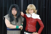 ドランクドラゴン塚地と吉木りさ（左から）。(c)ひかりTV