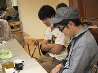 田中にダメ出しをされる鈴木。最後には「うっせーな」と暴言も飛び出し、隣の高橋も「マジ気使うわ」とポツリ。