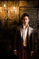 歌手としても活躍するつるの剛士。