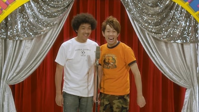 うま味調味料「味の素」と映画「宇宙兄弟」のタイアップテレビCMに、「宇宙兄弟」の未来の姿として登場するトータルテンボス。