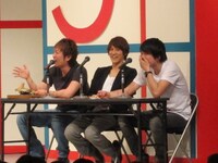 解説のスーパーマラドーナ武智、スマイル瀬戸、かまいたち濱家。真意のわからない2人の戦いに、見事な解説をつけていた。