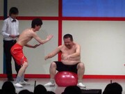 「バランスボール対決」では、ふんわりした戦いを繰り広げた2人。