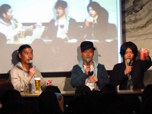 赤ワインを頼んで「赤魔女みのる」となった橘。野田はカシスを野田バージョンで頼み「カシス野田」に。