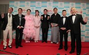 「吉本興業創業100周年特別公演」初日2回目の公演の口上を務めた西川きよし、桂三枝、今いくよ・くるよ、ザ・ぼんち、西川のりお・上方よしお。(c)吉本興業
