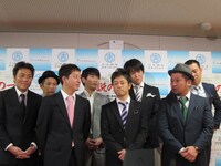 千原兄弟、桂三度、オモロー山下、たむらけんじ、ケンドーコバヤシ、陣内智則、サバンナ。