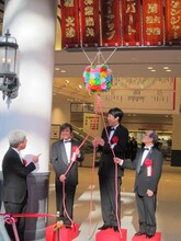 内場勝則、桑原和男、小籔千豊の新喜劇チーム。