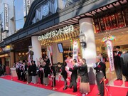 なんばグランド花月リニューアルオープンテープカット式。