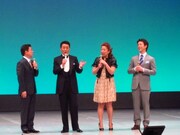 西川ファミリーと五木。気心の知れたかの子は「同じ顔に挟まれて大丈夫ですか？」と。