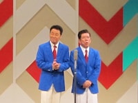 やすきよカラーのスーツに身を包んだひろしきよし。