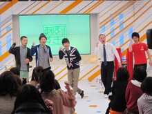 前説を行ったソーセージとアインヘッド。「あほやねん!すきやねん!盛り上がっていきましょーよ！」でポーズ。