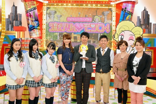 新番組「流行りん♥モンロー！」の司会チュートリアル、アシスタント秋元才加（AKB48）、パネラーの友近と磯野貴理子、NMB48レギュラーパネラーの小笠原茉由、岸野里香、木下春奈。(c)KTV