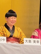 お尻を褒められた大島。