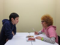 「POISON吉田が5人と漫才」で漫才を披露するPOISON GIRL BAND吉田とカナリア・ボン溝黒。