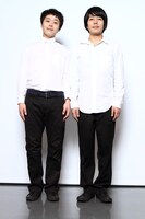 初トークライブ「裁縫男子と料理男子」を開催するうしろシティの裁縫男子・金子（左）と料理男子・阿諏訪（右）。