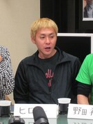 「またドン引きされる」と自分の役どころに不安を感じているヒロシ。しかし全員がヒロシの演技を絶賛。