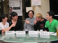 春日の口癖が「ごんす」であることを知った田中は「そうなの？ 台本に入れればよかった」と後悔。