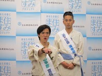 ギャグを披露するちきんなんばん佐藤。