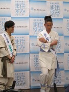 ギャグを披露するちきんなんばん戸波。