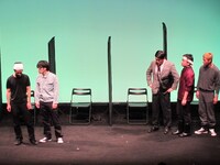 舞台「田中が考え中」の一幕。