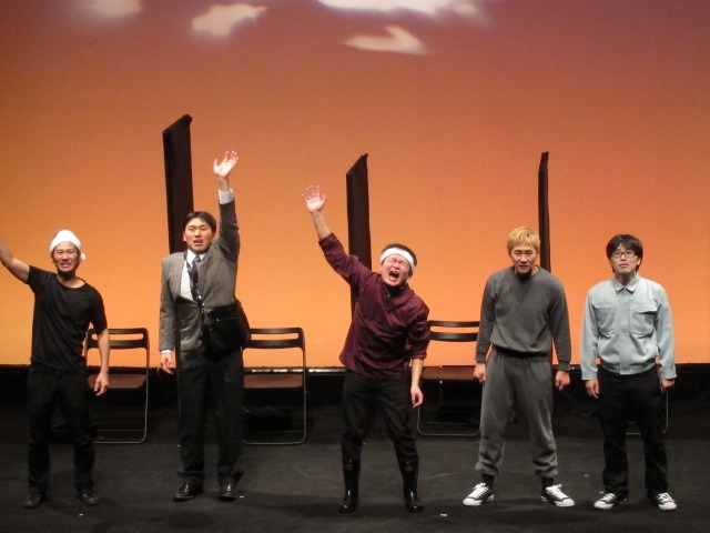 舞台「田中が考え中」の一幕。