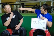 モハメド ヨネ（左）と丸藤正道（右）。(c)ひかりTV / プロレスリング・ノア