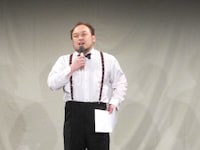 「吉田専属MC」と吉田ご指名だった坂本。この日のために衣装も一新したということで、吉田の晴れ舞台を軽快なMCで大いに盛り上げた。