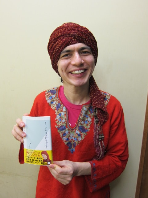 書籍「イラン人は面白すぎる！」を発売したデスペラードのエマミ・シュン・サラミ。