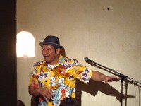 表情豊かにさまざまなエピソードを語るぐっさん。